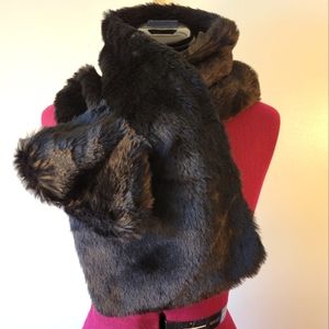 NWT Banana Republic faux fur scarf